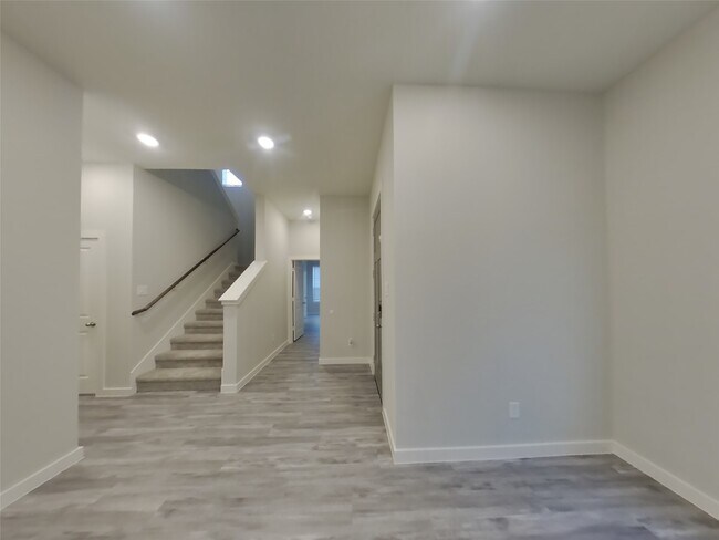 Foto del edificio - 9835 Willow Creek Commerce Dr