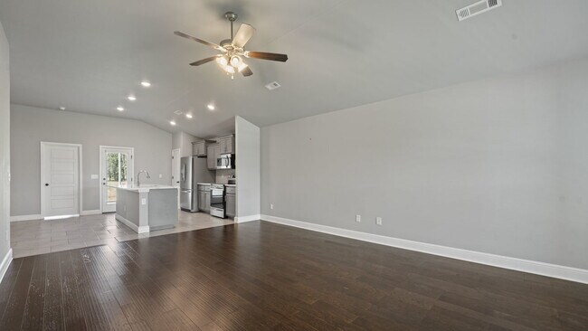 Building Photo - "Charming Bentonville Home: 3 Beds, 2 Bath...
