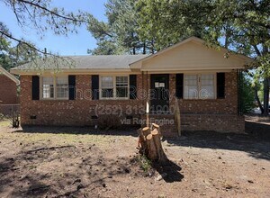 Building Photo - 532 Lark Ln