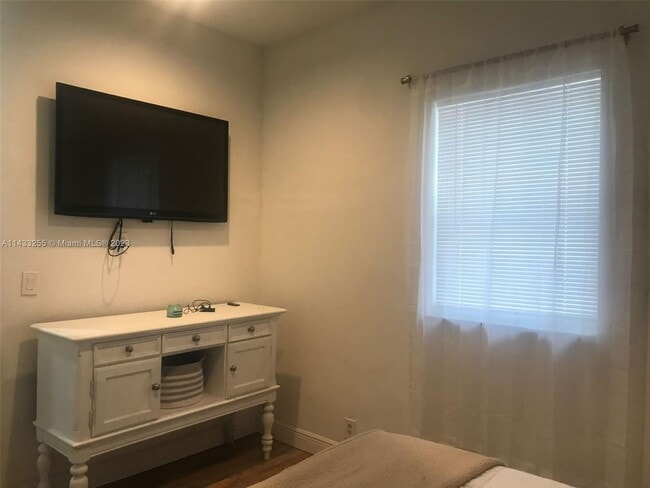 Building Photo - 2840 Lake Ida Rd