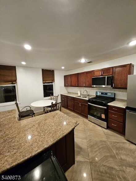 Foto del edificio - 209 Mt Prospect Ave