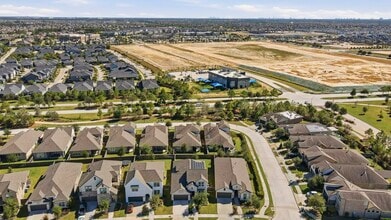 Building Photo - 15822 Pilot Knob Dr