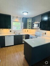 Building Photo - 374 Halley Ave
