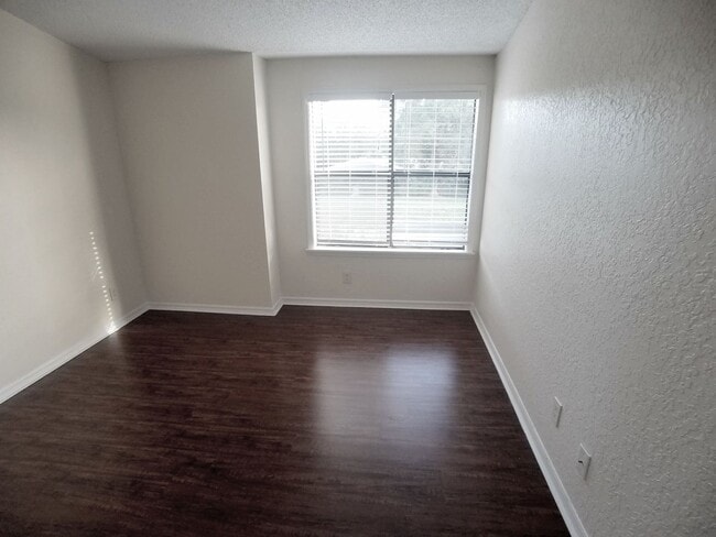 Photo - Beautiful Remodeled Winter Park 2/2 Condo for Rent in Front of Full Sail.