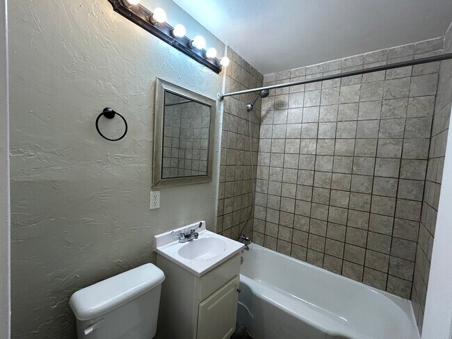 Foto del edificio - 508 Lefors St