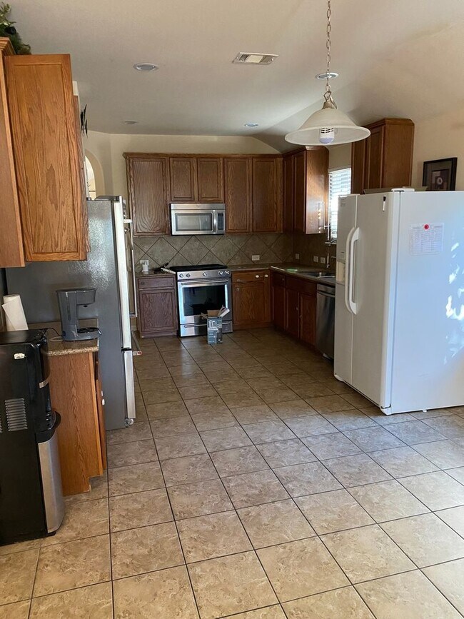 Building Photo - Spacious 4BR House in Fort Worth