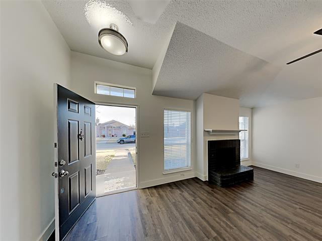 Foto del edificio - 2705 Hidden Springs Dr