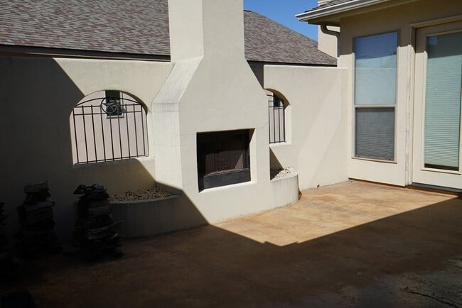 Building Photo - 2801 Indian Wells Dr E