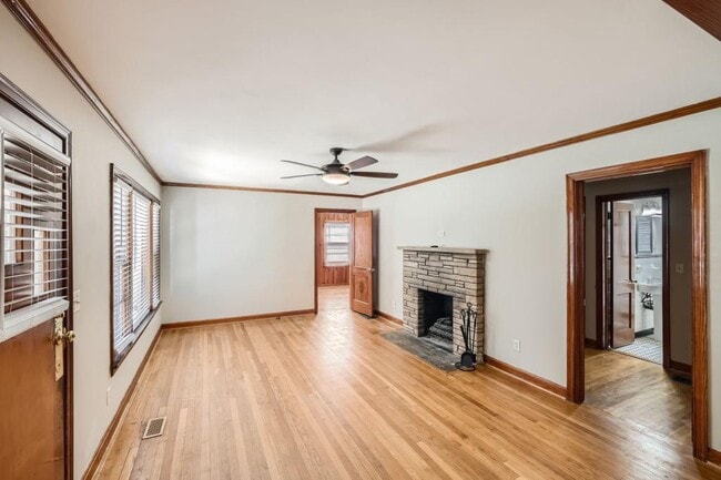 Foto del edificio - 3043 Cloverhurst Dr