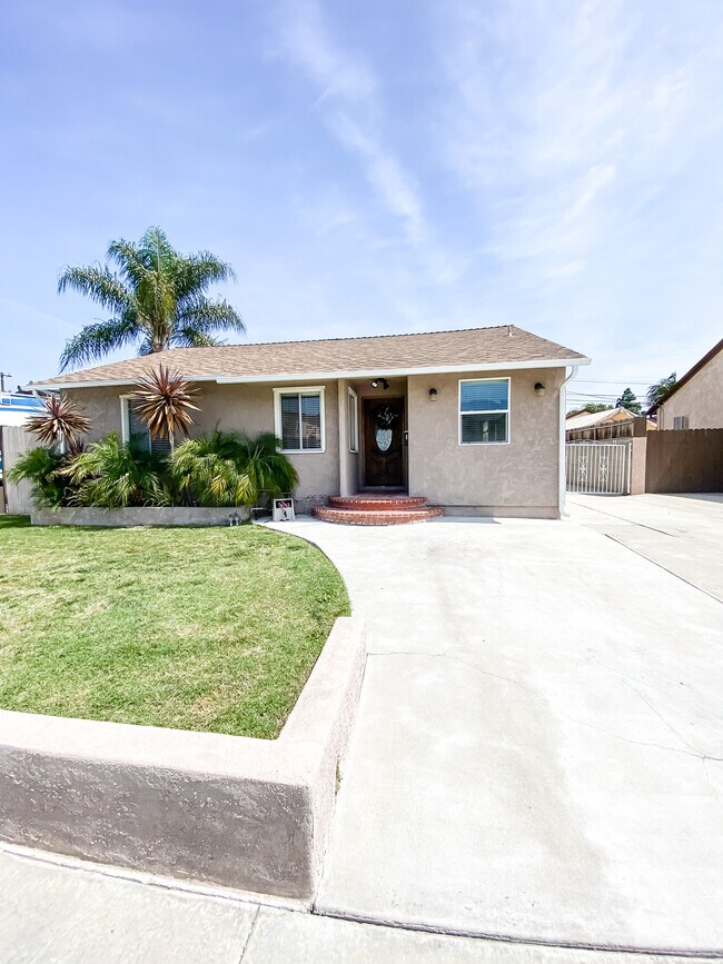Front of House - 15516 Florwood Ave