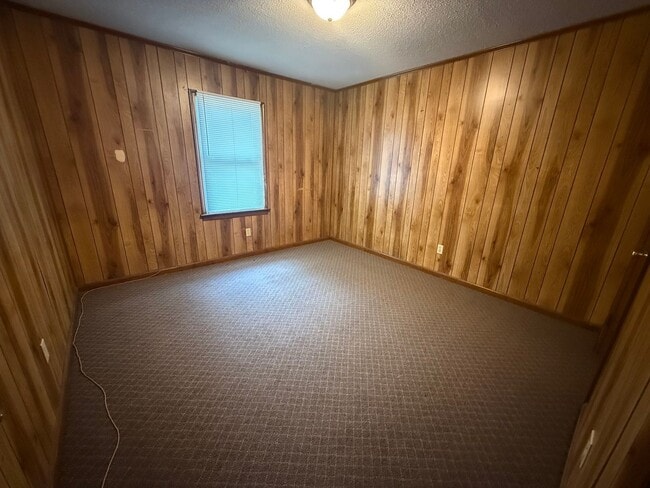 Building Photo - 1715 Snowden Dr SE