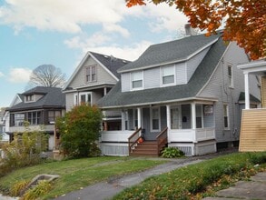 Building Photo - 2406 E Genesee St