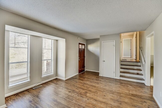 Building Photo - Charming 4 Bedroom with Large Yard