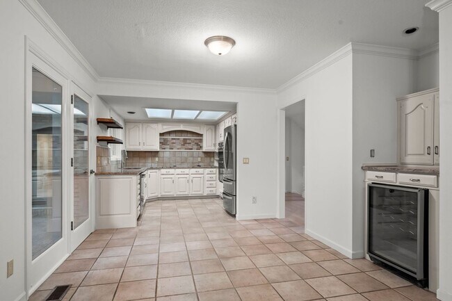 Building Photo - Custom Boulder 4 Bedroom + Finished Basement