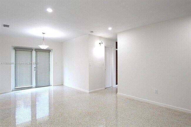 Building Photo - 6203 SW 108th Pl