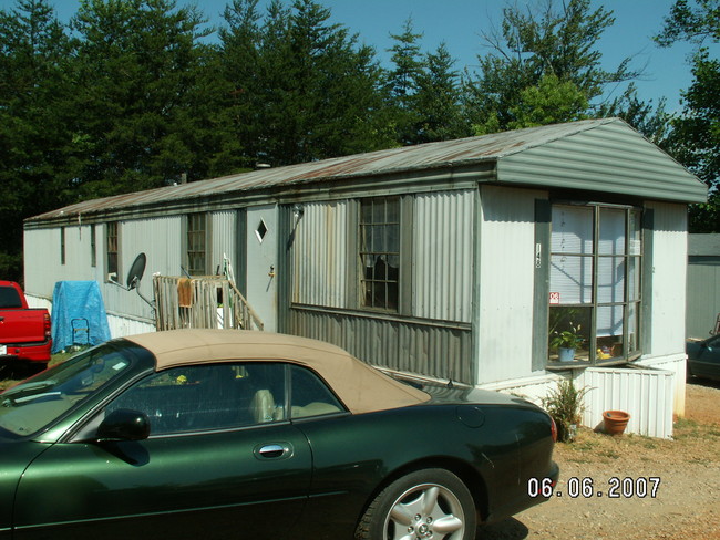 - 146-162 Pinecrest Cir