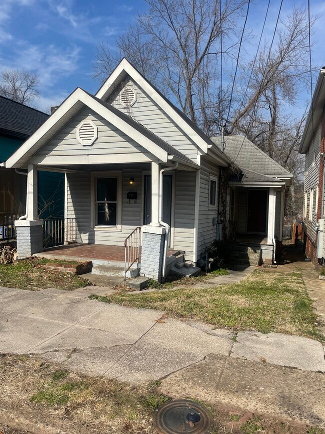 Photo - Knoxville 37921 - Charming 3-Bedroom, 1 Bath Home in Knoxville – Available Now! - Contact Lisa Vi...