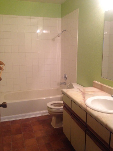 ¡Baño completo - 124 W Heritage Dr