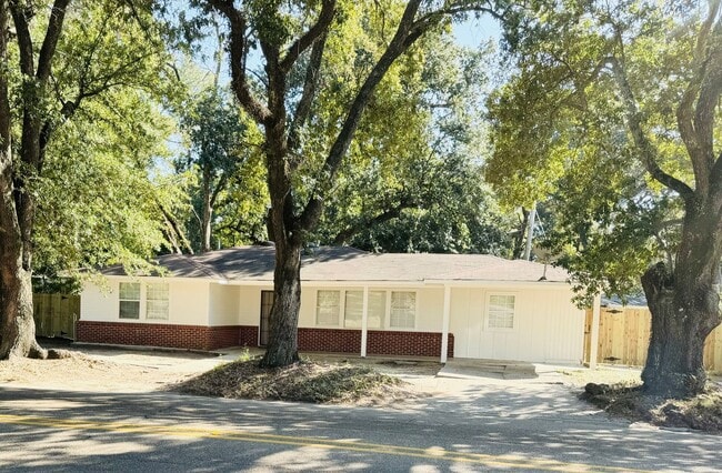 Building Photo - 4216 Fairfields Ave