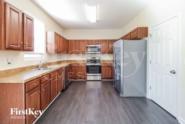 Building Photo - 1901 Harvick Ct
