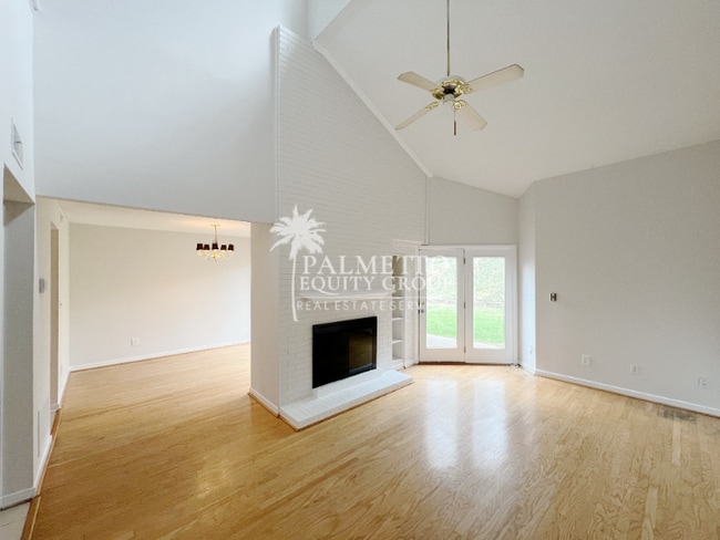 Building Photo - 210 N Lindell Rd