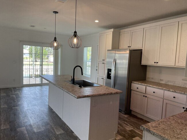Foto del edificio - 5715 Blue Harbor Dr