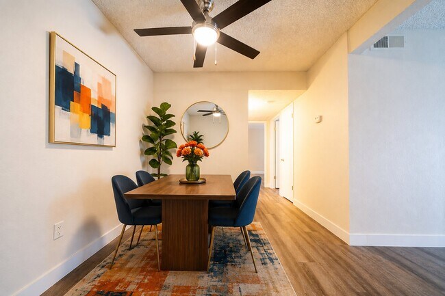 Foto del edificio - 251 Weston Cir