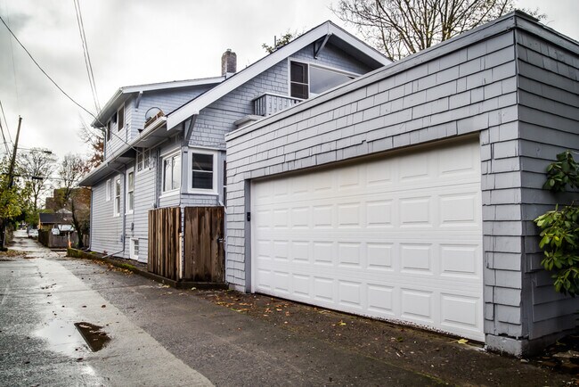 Building Photo - 525 N Simpson St