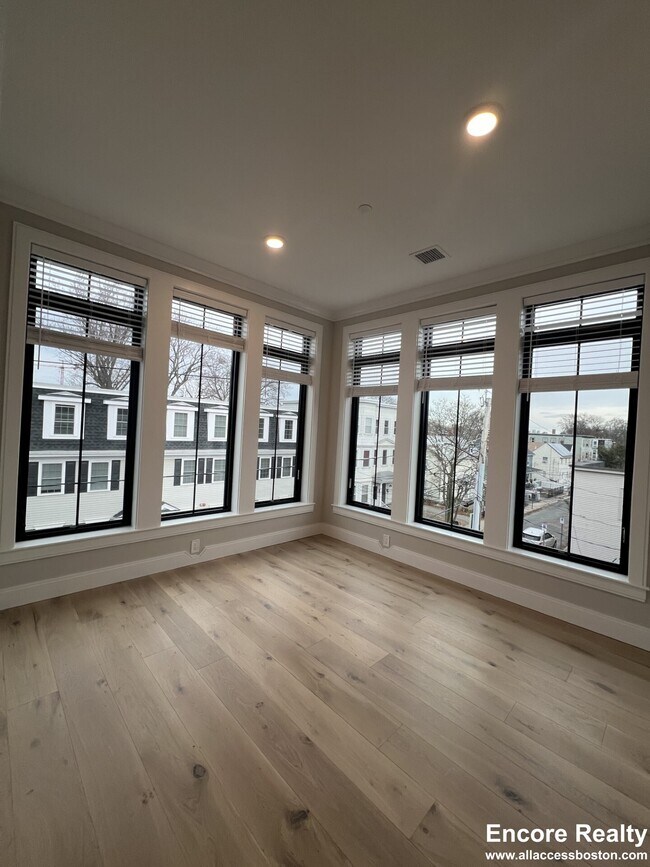 Foto del edificio - 157 Everett St