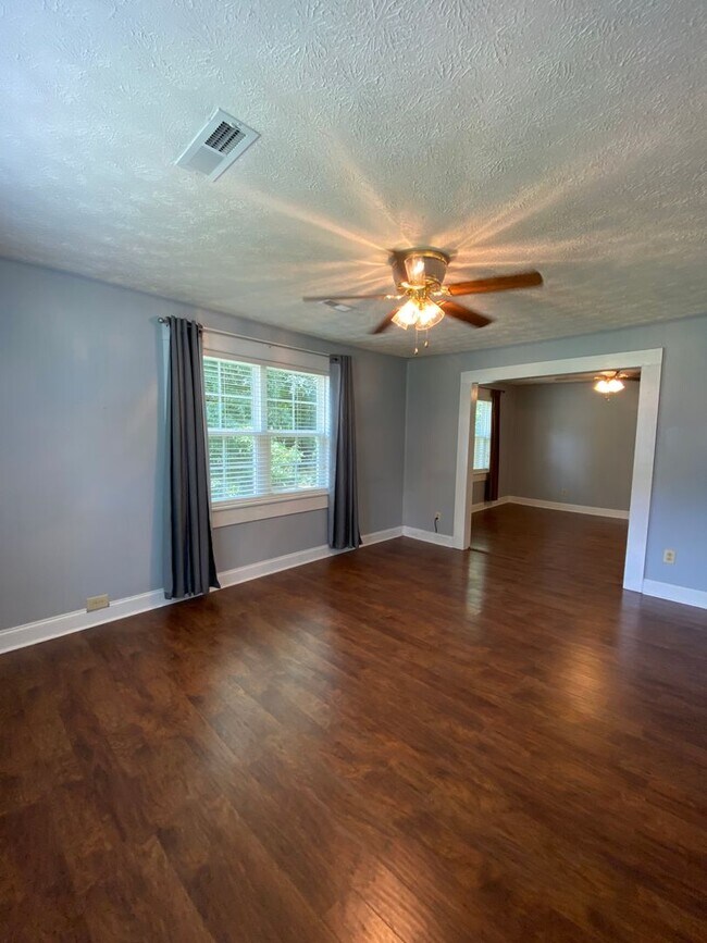 Foto del edificio - 415 Elm Ave NW