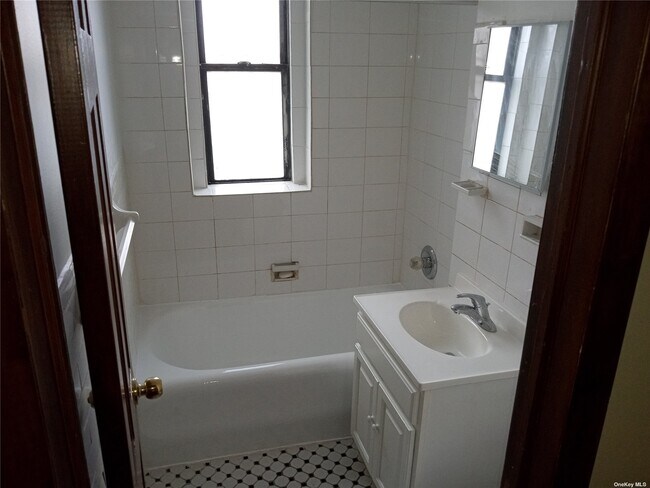 Foto del edificio - 2275 Washington Ave