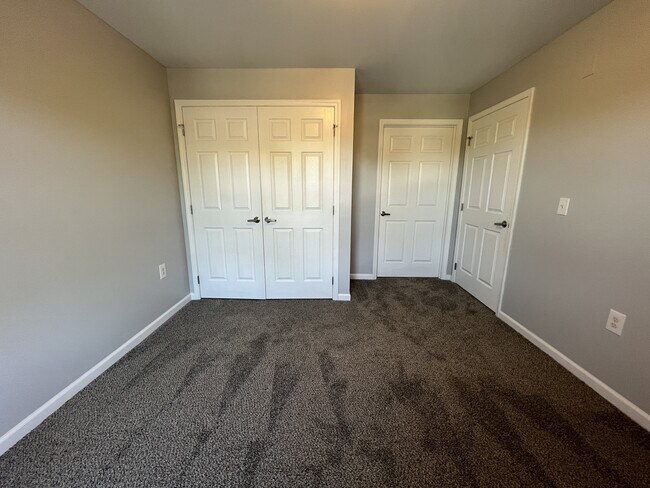 Dormitorio principal - Meyer Pointe Senior Apartments