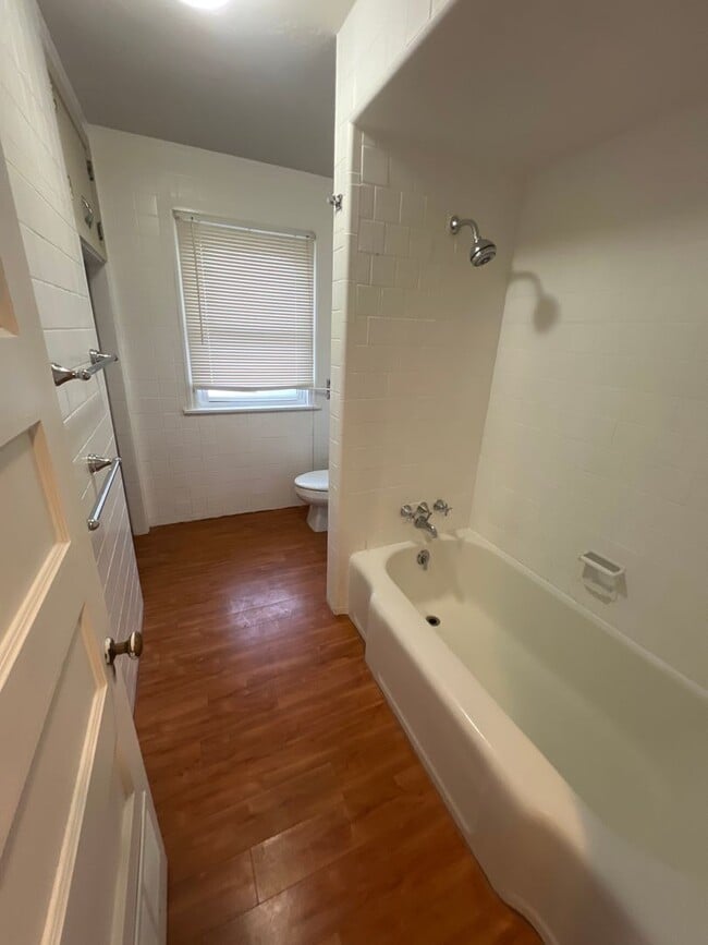 Foto del edificio - 110 S Grand Ave W