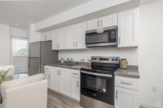 2 habitaciones, 2 baños - 650 pies cuadrados - Cocina - 5300 Crenshaw Blvd