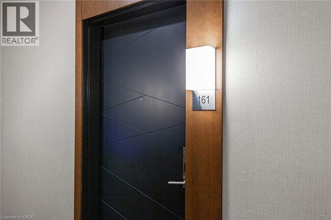 Photo du bâtiment - 1575 Lakeshore Rd W