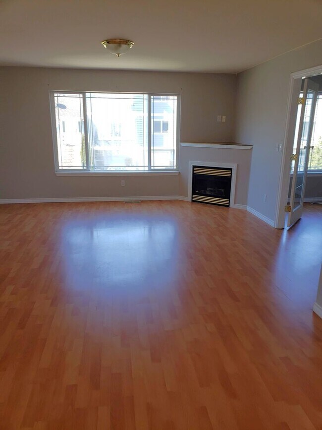 Building Photo - Spacious Three Bedroom Available Soon