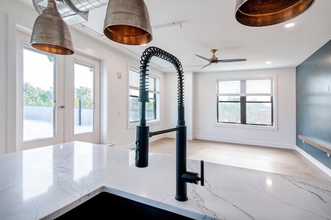 Foto del edificio - 408 W University Ave