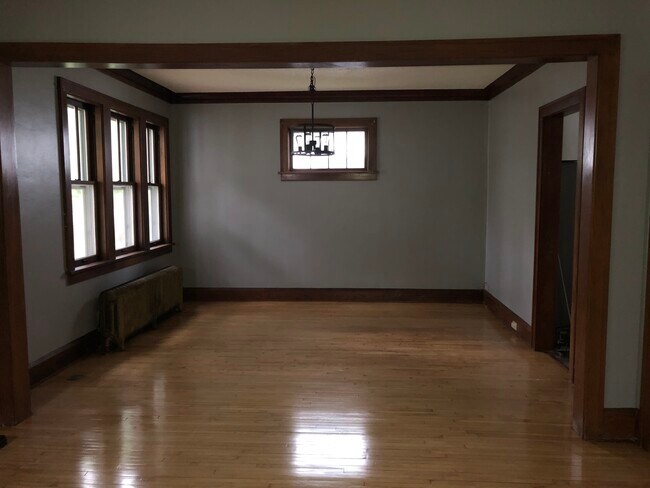 Comedor - 318 Kenilworth Ave