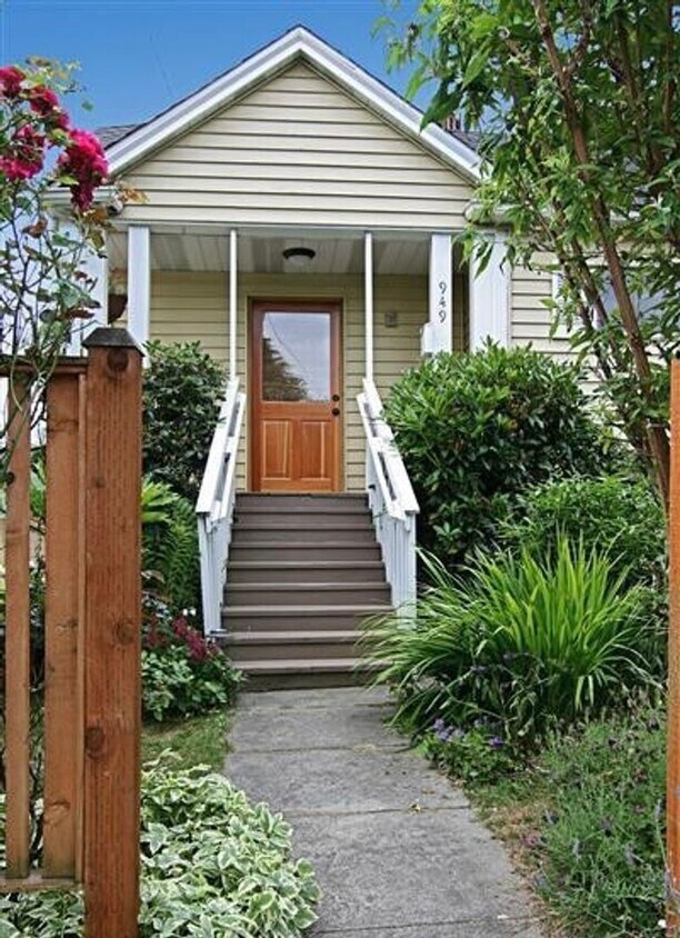 Foto principal - Adorable Green Lake Home for Lease