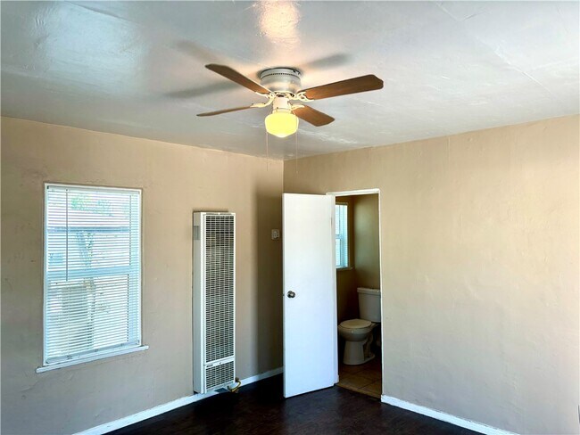 Building Photo - 132 S Giovanola Ave