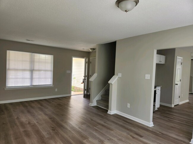 Building Photo - Recently Renovated!!Beautiful 4BR home.