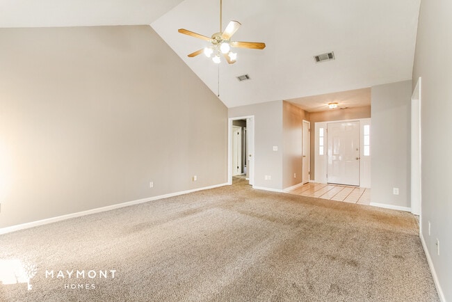 Building Photo - 7076 Lakeview Dr