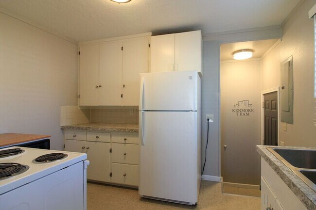 Building Photo - 402 Benham St