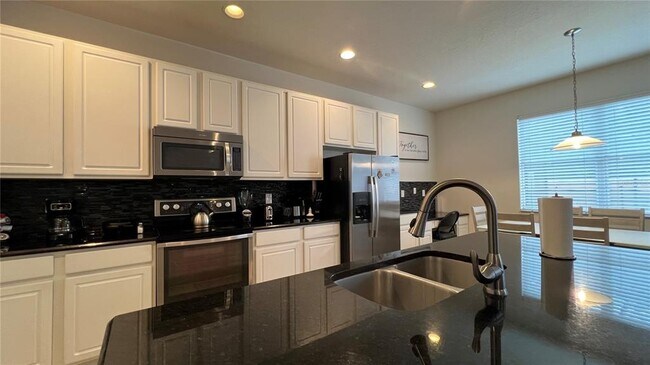 Building Photo - 720 Las Fuentes Dr