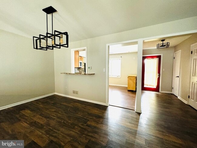 Building Photo - 137 Krista Ct