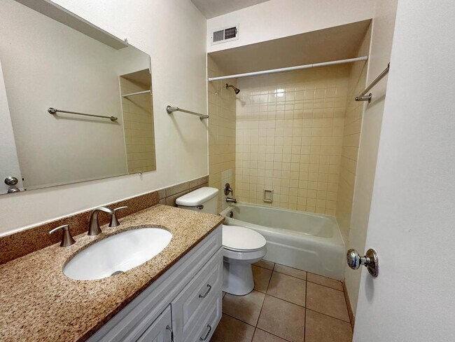 Foto del edificio - 5000 Carriage Way Dr