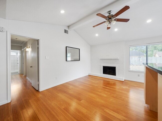 Foto del edificio - 1223 Bramblebury Dr
