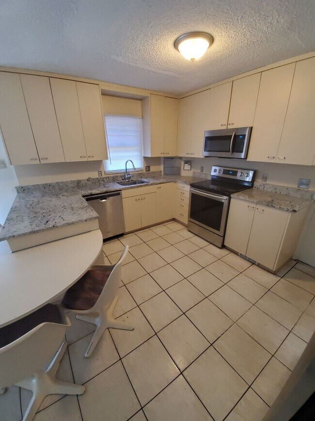 Foto del edificio - 6470 Satterwhite Point Rd