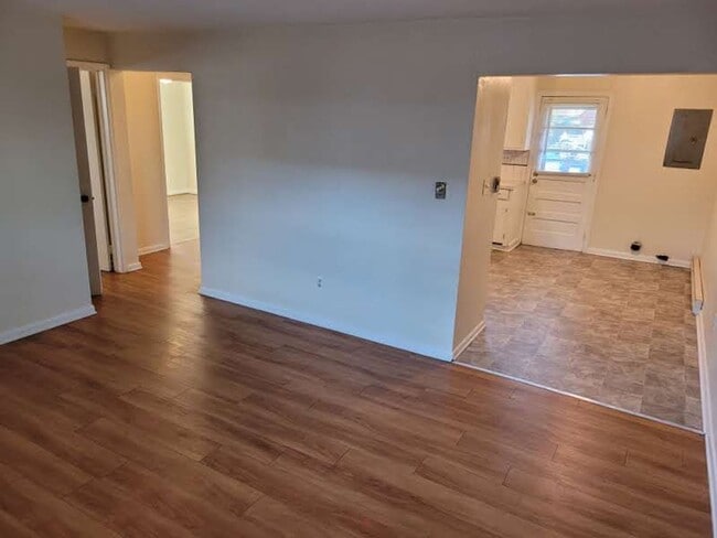 Building Photo - Colonial Heights