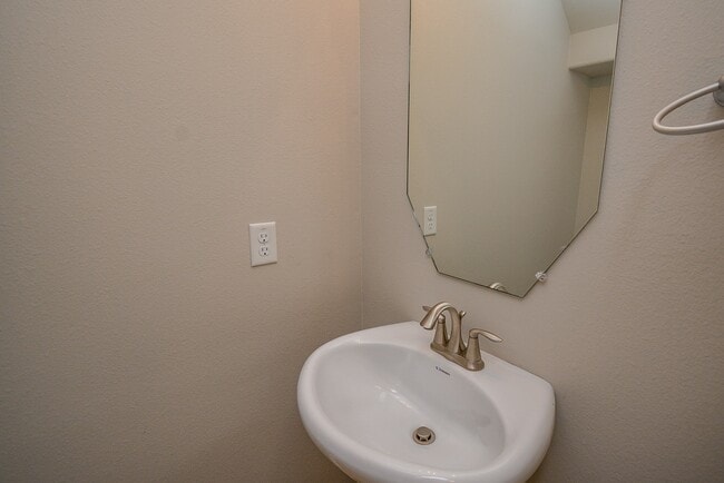 Building Photo - 6003 Hickory Hollow Dr